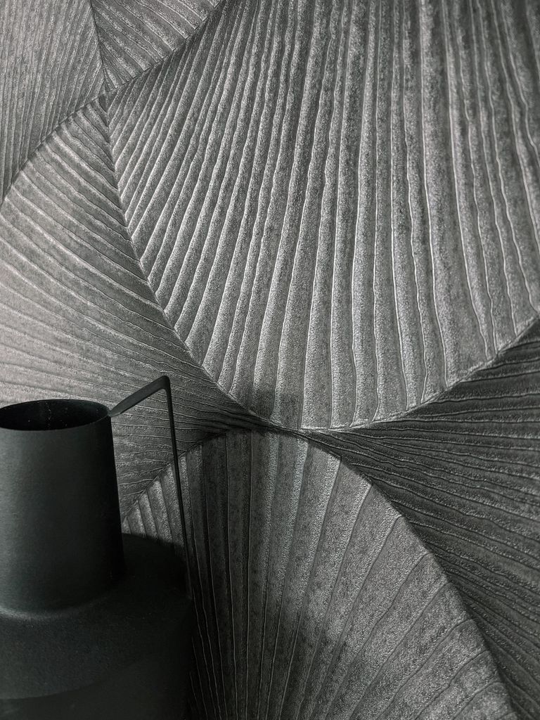 NEWROOM Tapete Anthrazit Vliestapete Muster - Mustertapete Glamour Dunkelgrau Metallic Struktur Glanz Retromuster Modern Glanztapete