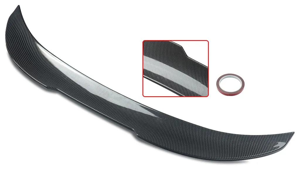 Aileron de coffre noir brillant pour corriger le look plat des autos