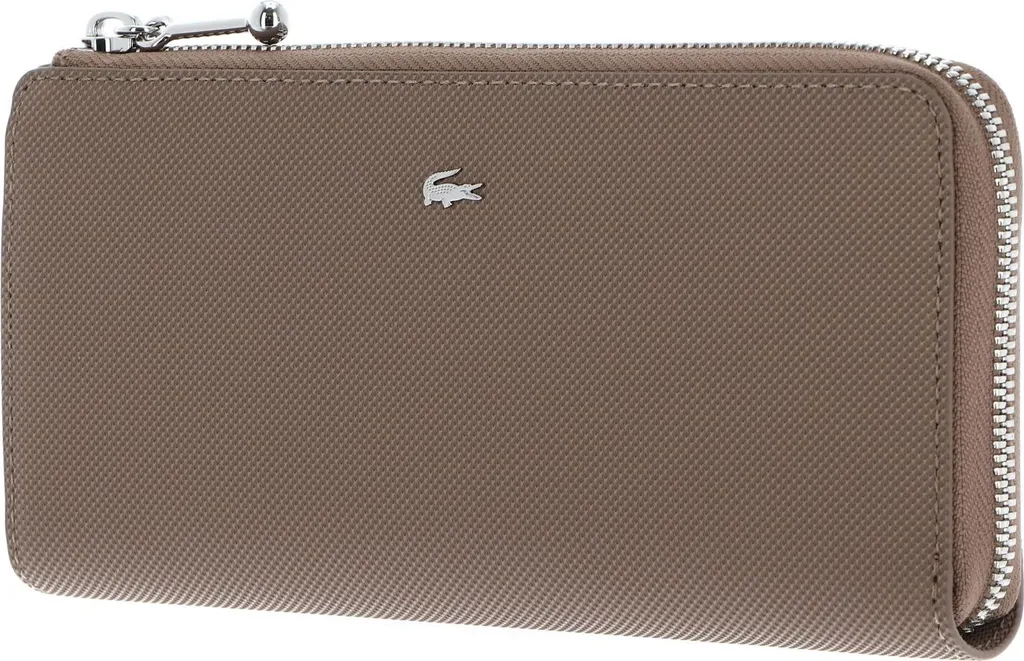 Fini les portefeuilles encombrants avec le Lacoste Daily City Slim Wallet Taupe