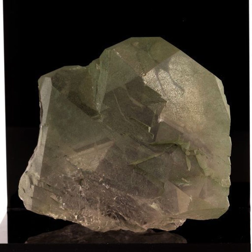 Rauchiger Kammquarz 1455,0 Karat