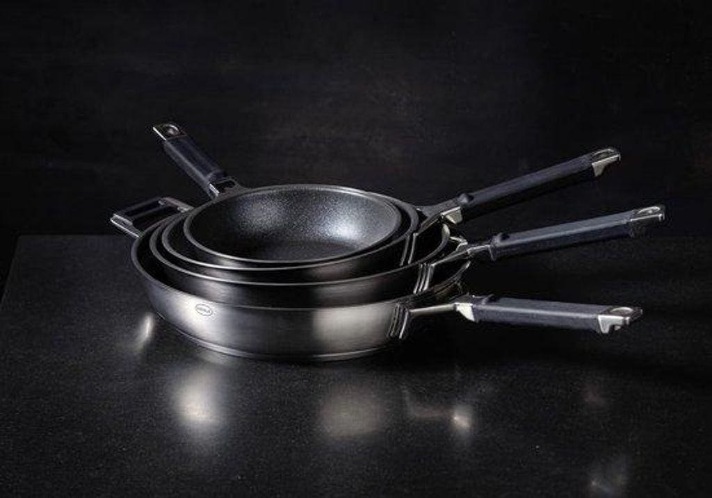 32 cm Stahl Antihaft Pfanne mit Silikongriff - Induktions- und Geschirrspülergeeignet - Antihaftbeschichtung - ProResist