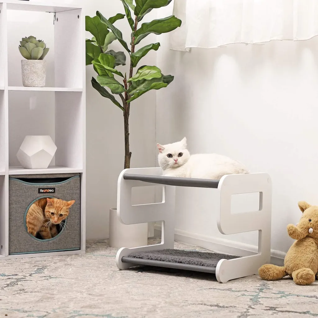 Couchage pour chat gris blanc forme de 9 idéal pour petits espaces