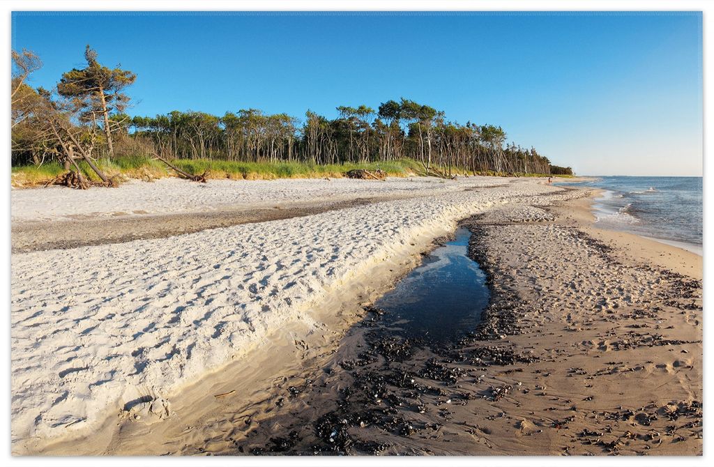 Wallario Premium Teppich, Größe 90 x 140 cm, Einsamer Strand am Meer - Blauer Himmel