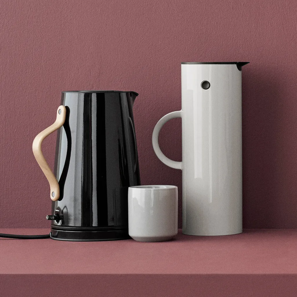 Stelton Emma Bollitore Nero 1,2L: Il Must-Have del Design Nordico 2.0 - 6