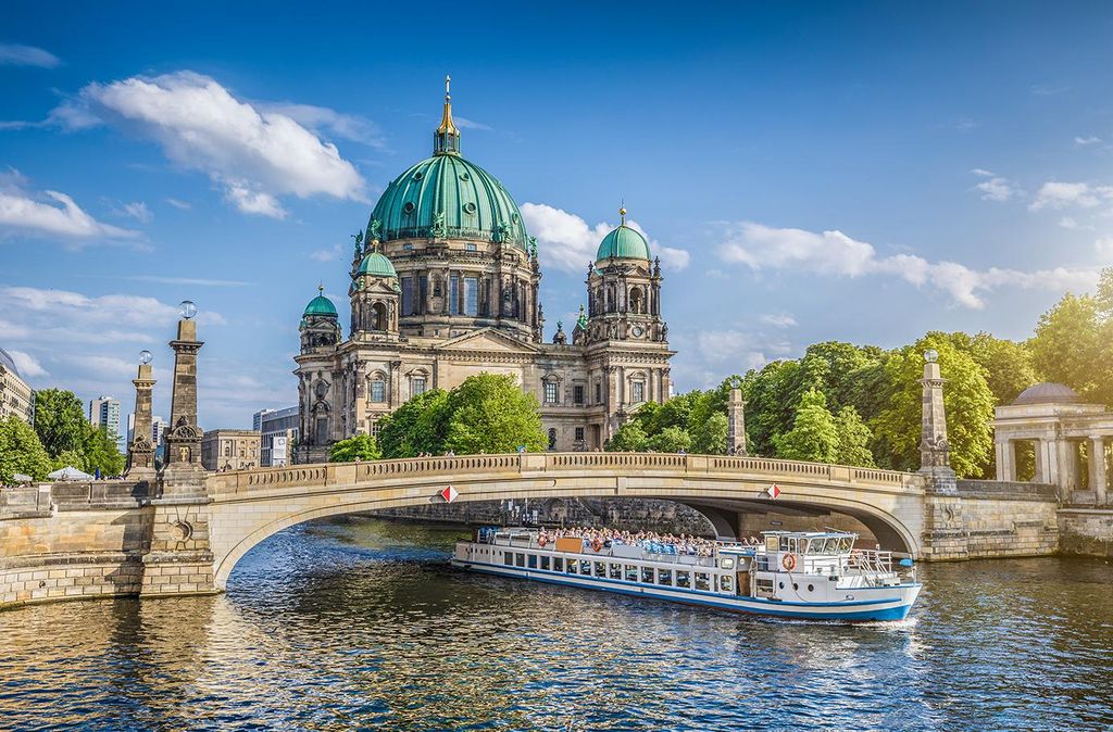 Jochen Schweizer Frühstück & Spree-Rundfahrt Berlin für 2; Erlebnis verschenken oder selbst erleben; Der Gutschein ist gültig für 2 Personen.