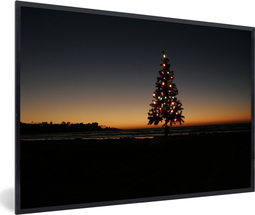 MuchoWow MuchoWow Gerahmtes Poster Weihnachtsbaum bei Sonnenaufgang 30x20 cm - Poster mit zchwarzem Bilderrahmen - Kunstdruck - Bild-Poster