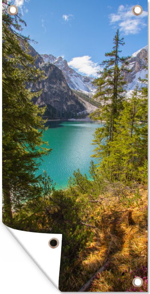 MuchoWow 80x160 cm Outdoor-Poster Gartendeko Sichtschutz Garten Poster für den Garten Der Pragser Wildsee zwischen den Bäumen