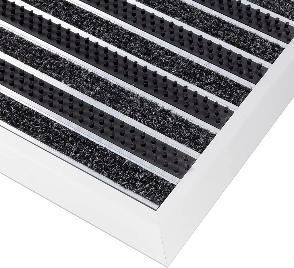 Tapis d'entrée technique en aluminium et textile avec brosses grattantes