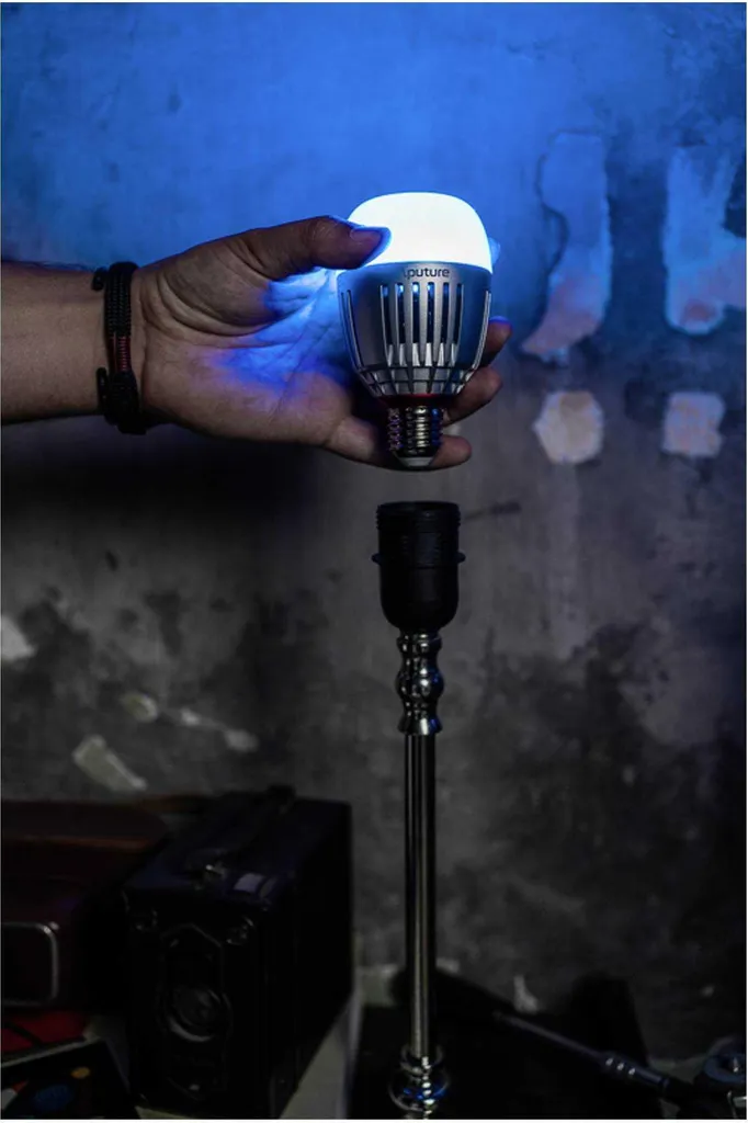 Ampoule Connectée Aputure Accent B7c 7W Éclairage Cinéma et Studio - 7