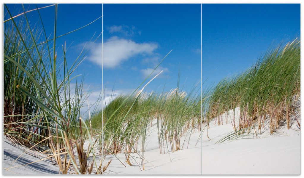 Wallario Herdabdeckplatte aus Glas, Größe 90 x 52 cm 3-teilig, Motiv Düne am Strand unter blauem Himmel