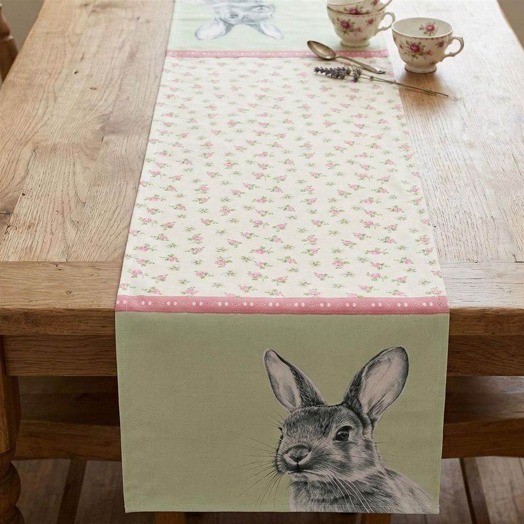 Tischläufer "Blümchenhase" creme, mit nostalgischem Hasenmotiv, 40x140 cm, Mitteldecke