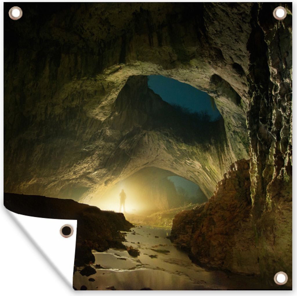 MuchoWow 100x100 cm Outdoor-Poster Gartendeko Sichtschutz Garten Poster für den Garten Eine Lampe in der Devetashka-Höhle in Bulgarien