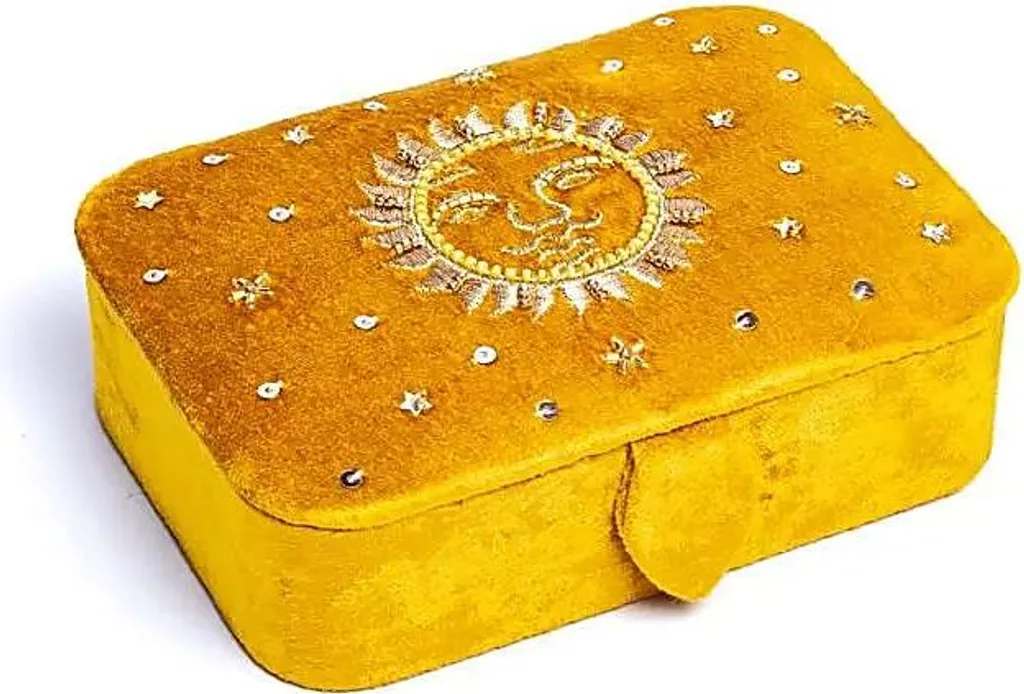 Boîte en Velours Jaune Soleil pour Bijoux - Finition Douce et Brodée
