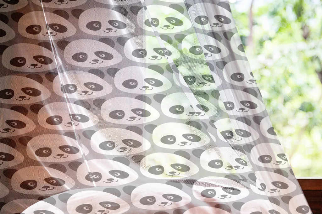 ABAKUHAUS Panda Arazzo, Illustrazione continua di simpatici cartoni animati con procioni, orsi e bambù della fauna asiatica, tessuto satinato setoso per soggiorno e camera da letto, 240 cm x 274 cm, grigio antracite e bianco - 3