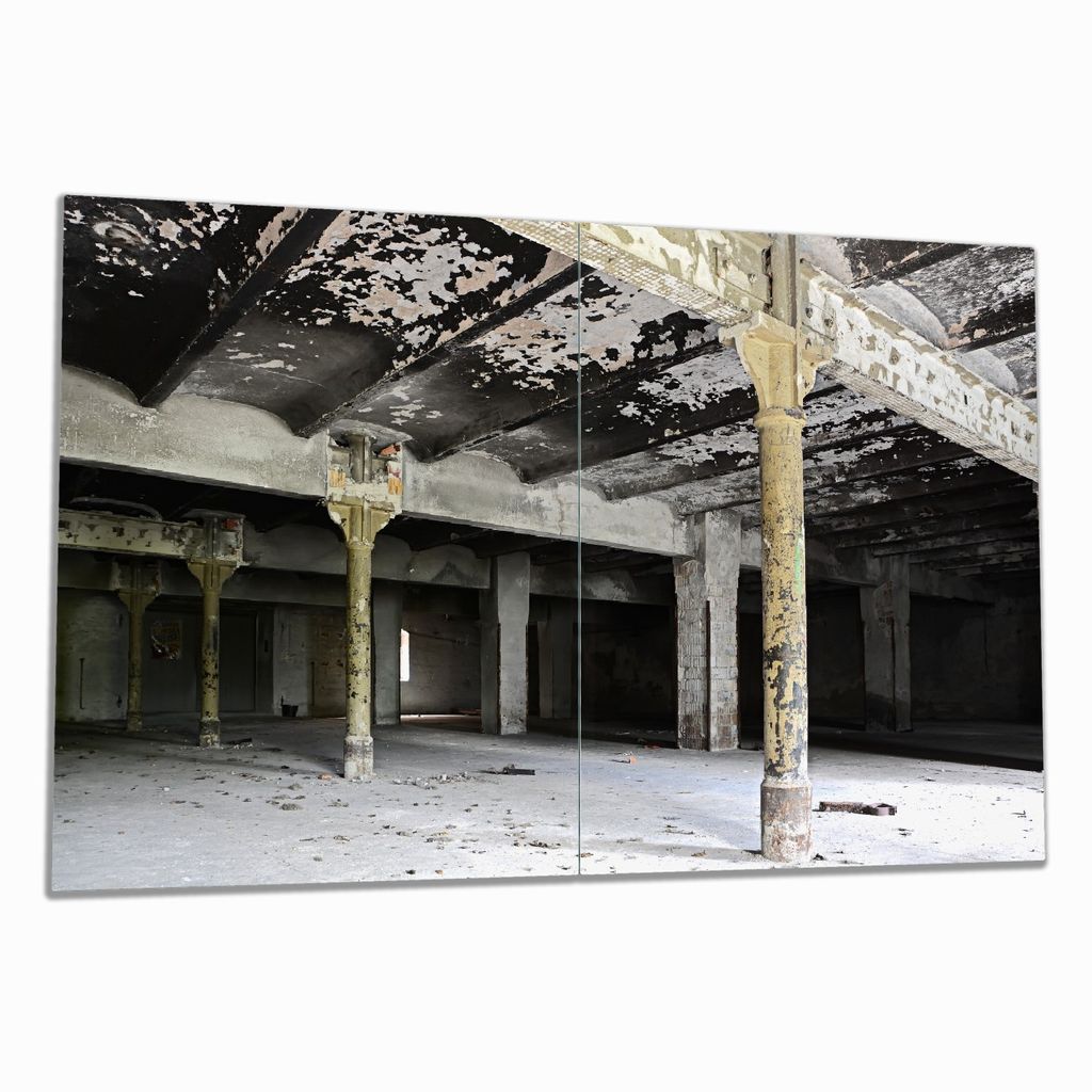 Wallario Herdabdeckplatte aus Glas, Größe 80 x 52 cm 2-teilig, Motiv Verlasse Brauerei - Alte Industriehalle