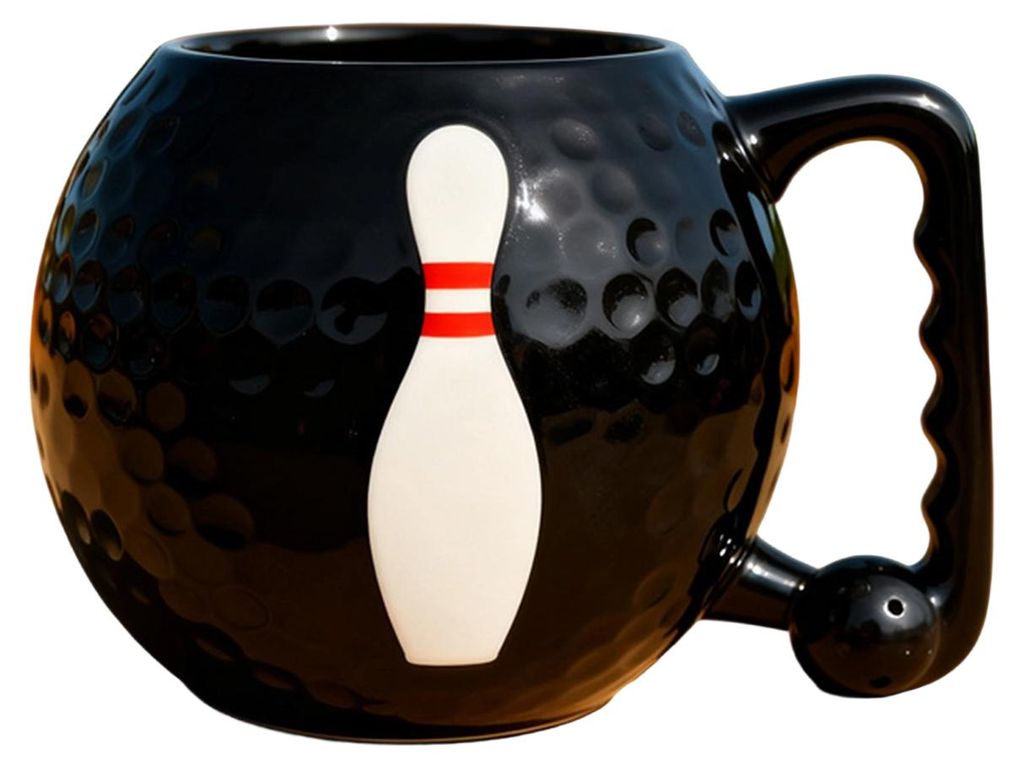 Golfbecher mit Griff, Golfball-Optik, großzügiges Fassungsvermögen, ideal als Geschenk für Golfbegeisterte.