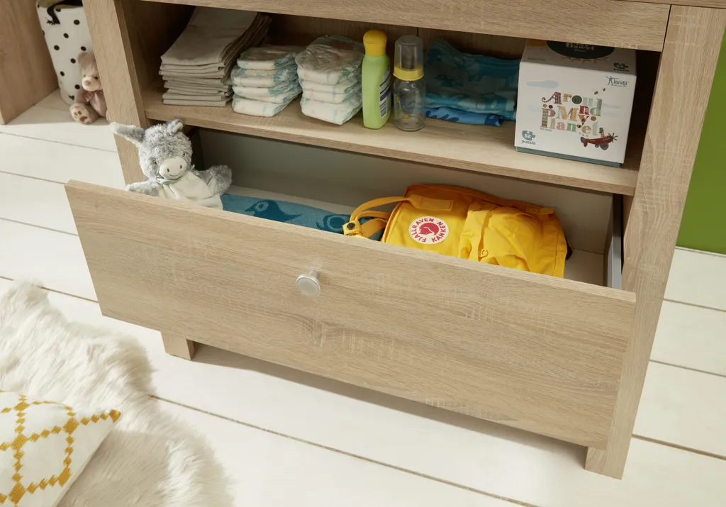 Aménager la Chambre Bébé avec l'Ensemble Olivia : Confort et Bois Clair