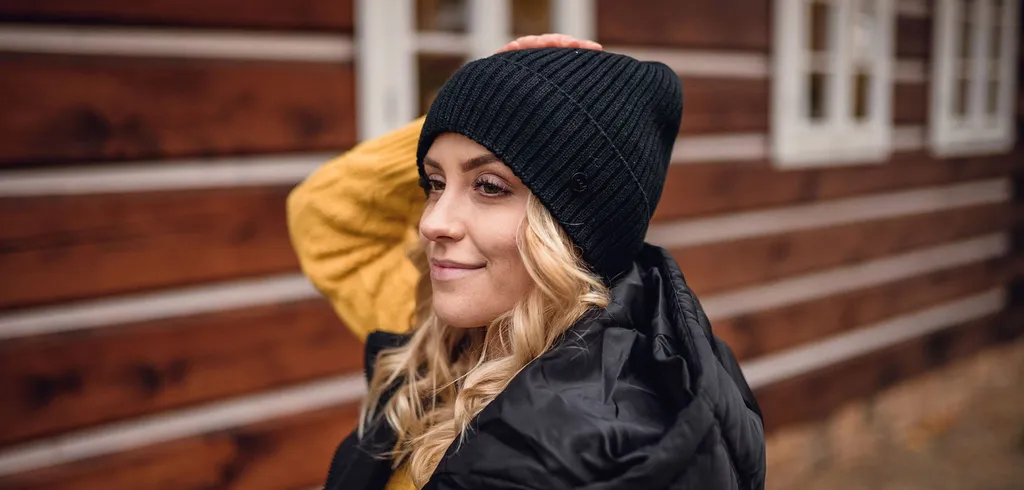 Vuch Rowdy Nero: Cappello Donna Invernale Universale con Logo in Metallo - 7