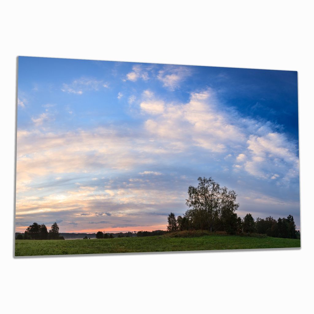 Wallario Herdabdeckplatte aus Glas, Größe 80 x 52 cm 1-teilig, Motiv Morgenhimmel über Wäldern und Wiesen