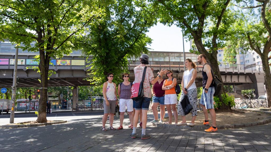 Jochen Schweizer Kulinarische Stadtführung Düsseldorf; Erlebnis verschenken oder selbst erleben; Gutschein gültig für 1 Person Gruppengröße:...