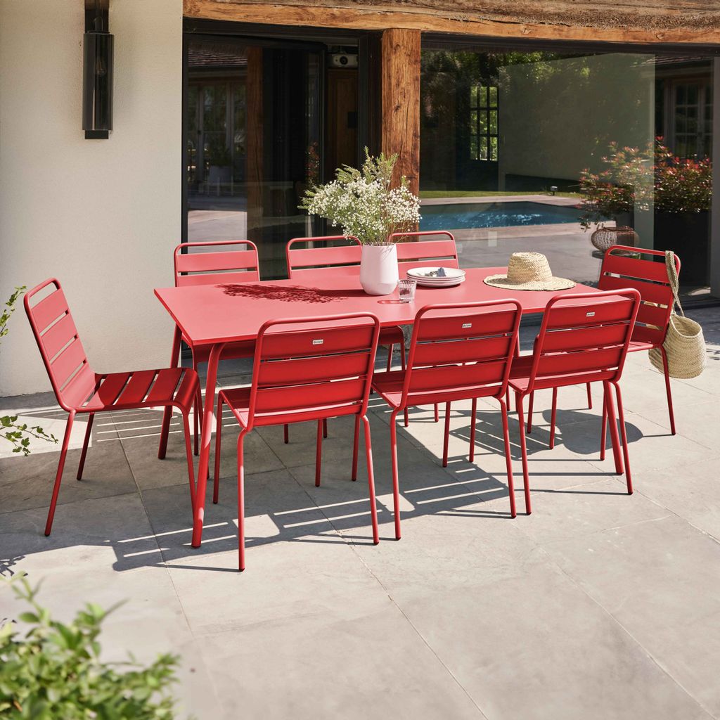 Gartentisch und 8 Stühle aus pulverbeschichtetem Stahl Rot - Oviala Palavas