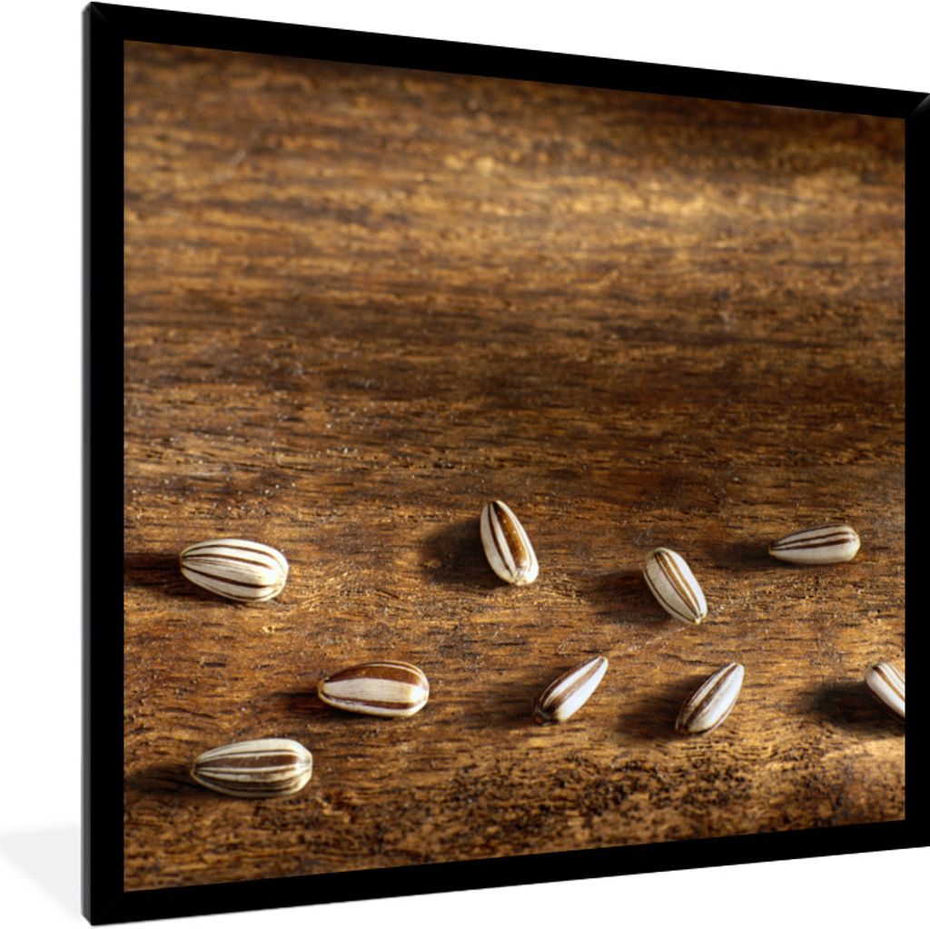 MuchoWow Gerahmtes Poster Zehn schöne Sonnenblumenkerne auf einem Holztisch 40x40 cm - Poster mit Schwarzem Bilderrahmen Wandposter Rahmen Foto ...