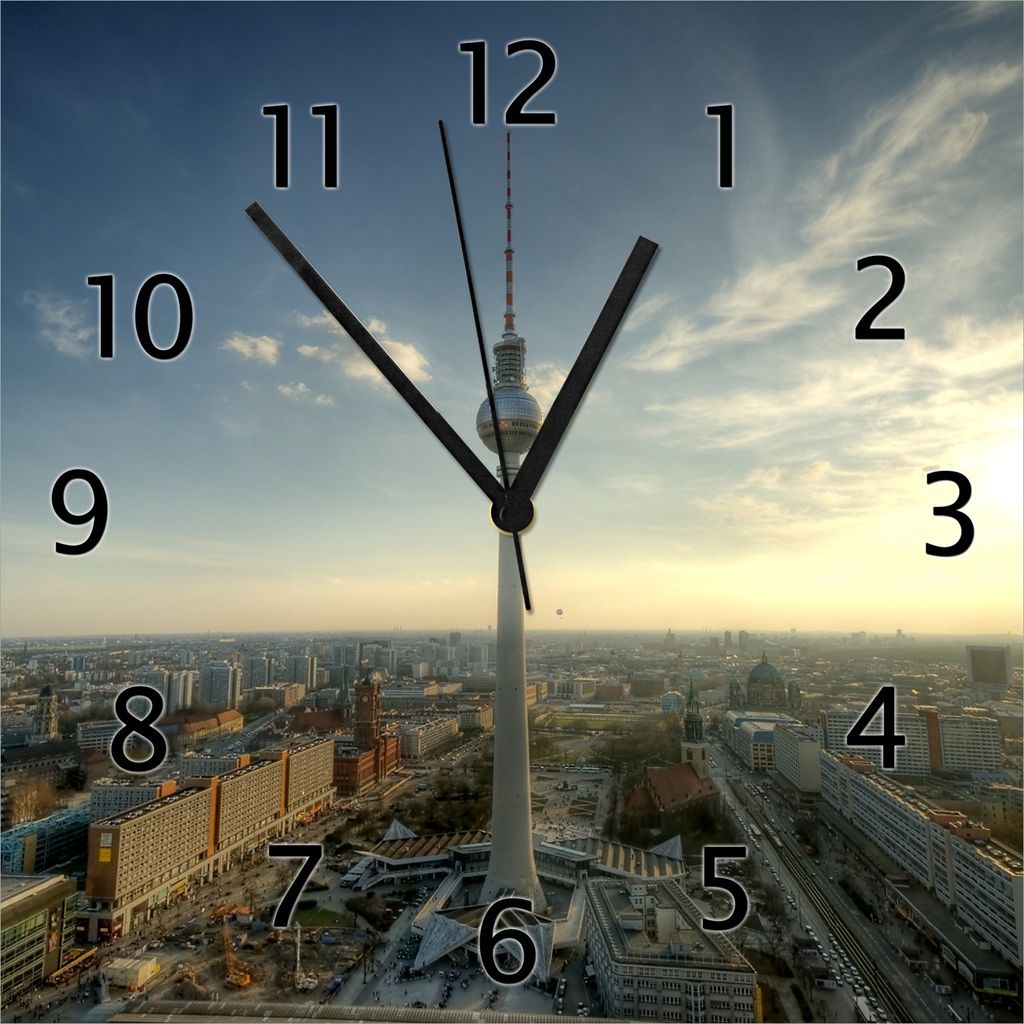 Wallario Design Wanduhr Fernsehturm Berlin mit Panoramablick über die Stadt aus Echtglas, Größe 30 x 30 cm