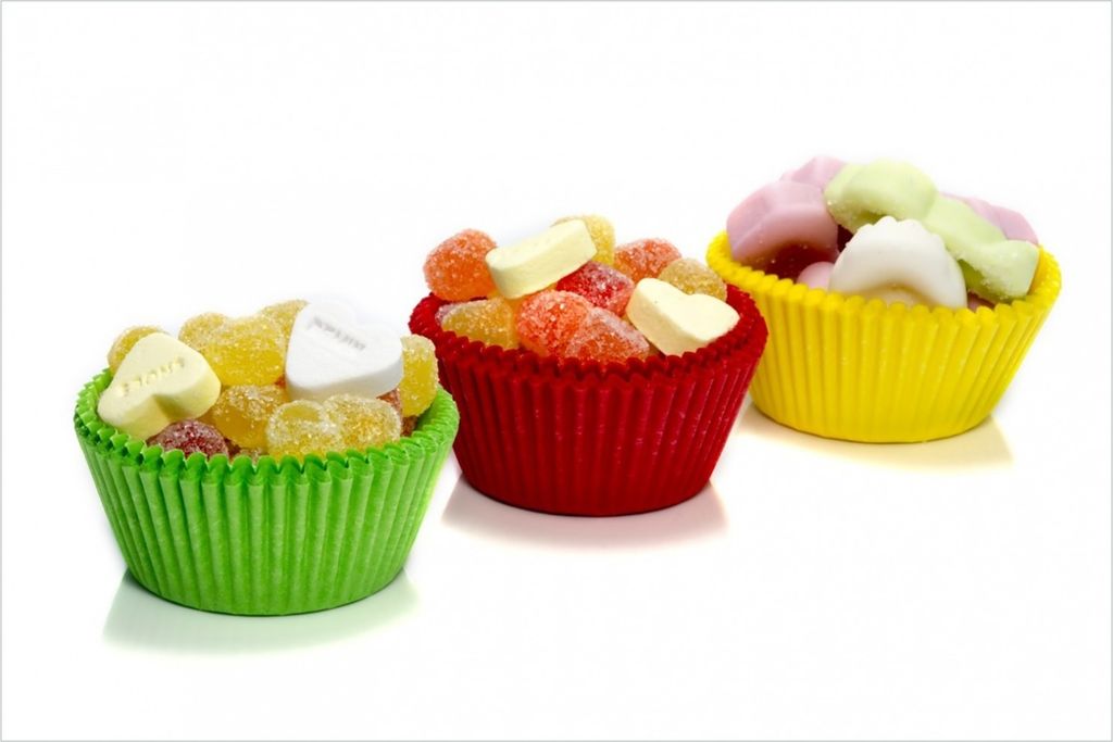 Wallario Poster - Sweets - Süßigkeiten-Muffins in der Küche, Kunstdruck Größe: 61 x 91,50 cm