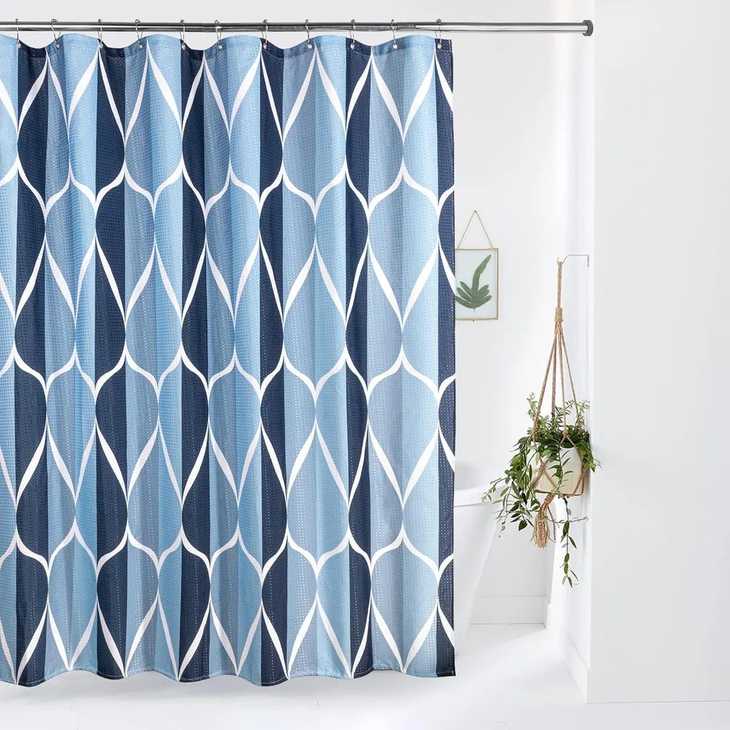 Rideau de douche textile imperméable bleu avec motifs géométriques chic