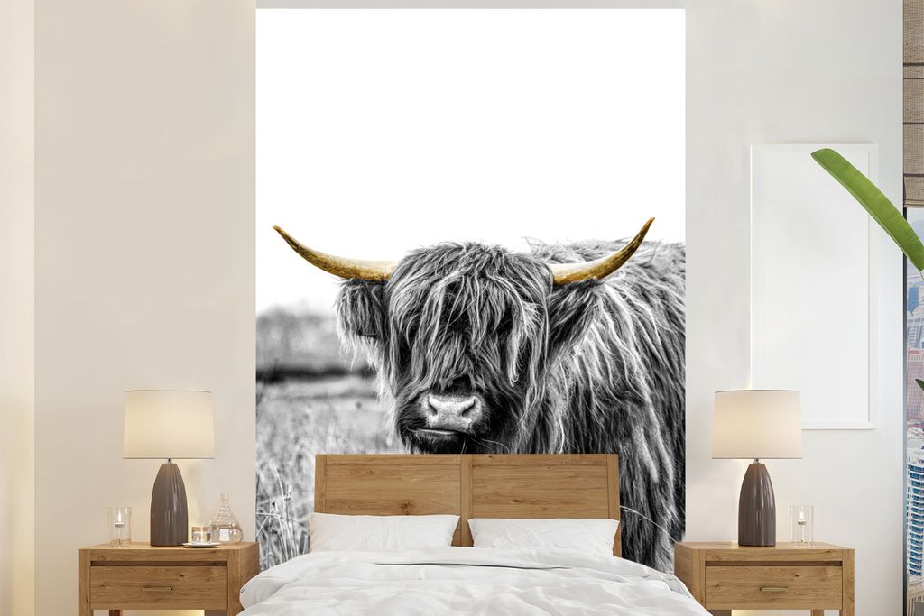 MuchoWow Fototapete für Wohnzimmer oder Schlafzimmer Wandtapete Vinyl Motivtapete Schottischer Highlander - Gras - Gold - 145x220 cm - Wanddekor...