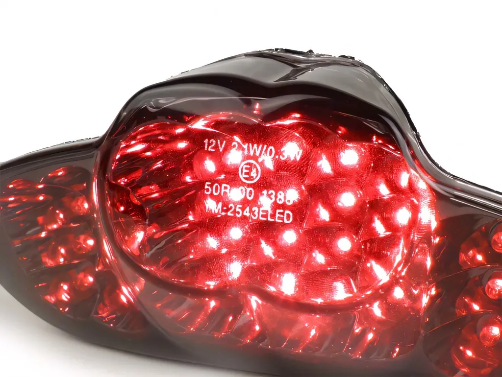 Rénover l'éclairage de votre Gilera Runner : Feu arrière LED BGM Noir - 3