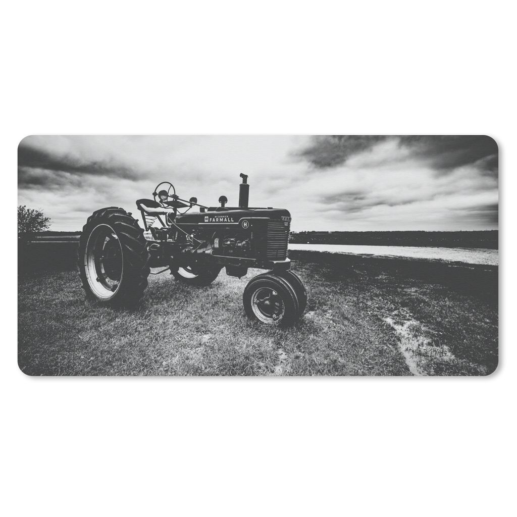 MuchoWow Schreibtischunterlage Traktor - Schwarz - Weiß - Bauernhof - Vintage 80x40 cm - XXL Mauspad - Gaming Mauspad