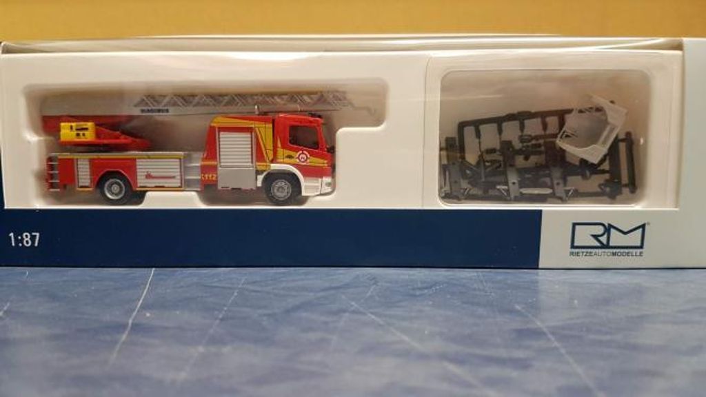Rietze MB Atego Magirus DLK Feuerwehr Weilheim 71618