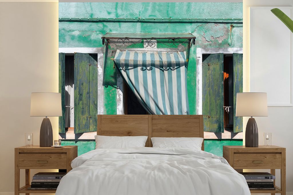 MuchoWow Fototapete für Wohnzimmer oder Schlafzimmer Wandtapete Vinyl Motivtapete Architektur - Grün - Tür - Haus - Fensterläden - 350x350 cm...