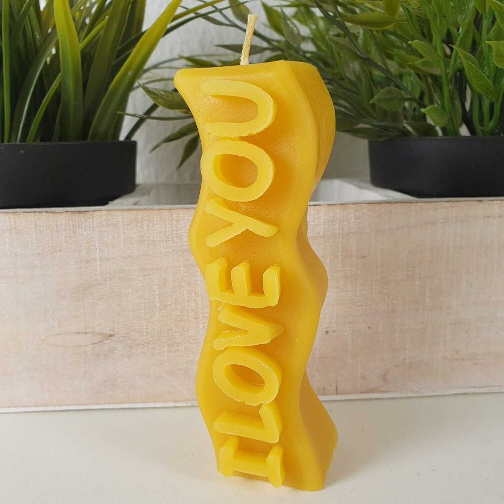 Bienenwachskerze mit I Love you Schriftzug 11 cm