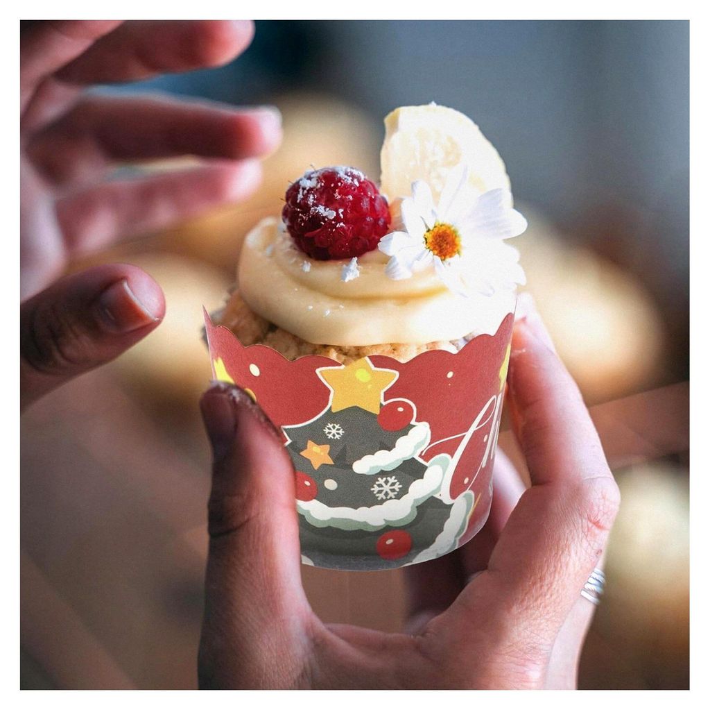 50 Stück Kleine Weihnachtliche Cupcake-Förmchen aus Formstabilem Papier mit Weihnachtsmotiv