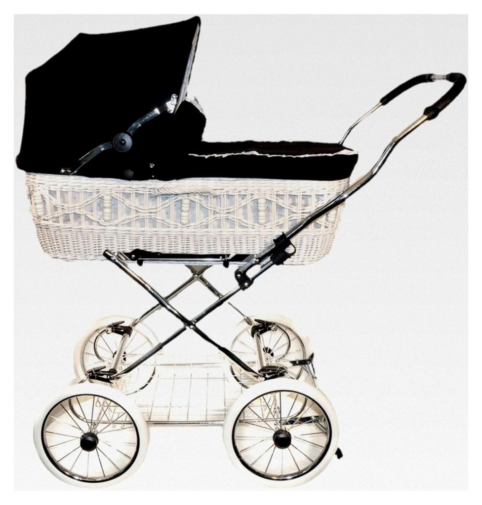 Weidenkorb - Kinderwagen aus echter Weide, handgeflochten, weißer Korb, schwarzer Stoff