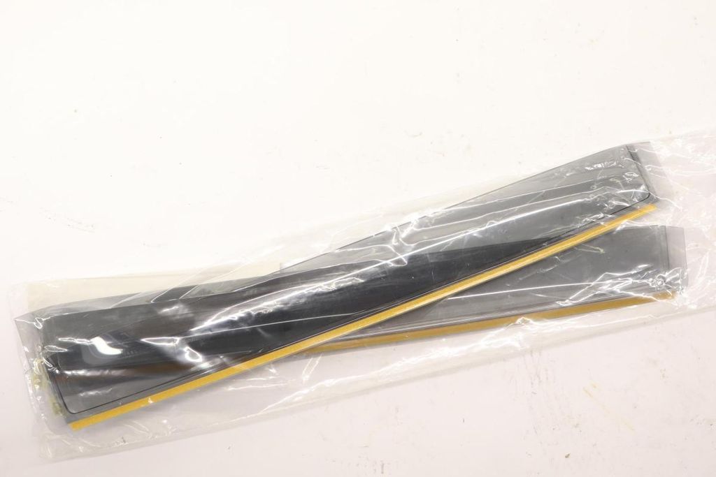 Original OE Volkswagen Windabweiser 5N0072194