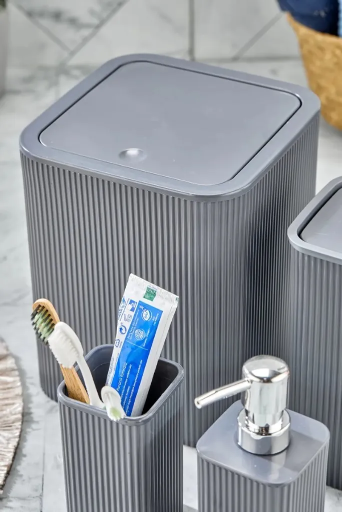 Aménager petite salle de bain avec le kit gris Mijolnir PZR-060 5 pcs