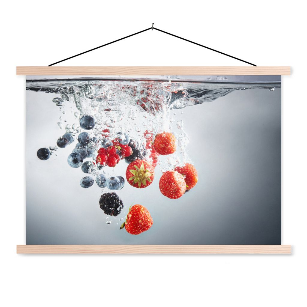 MuchoWow Textilposter Rot - Obst - Wasser 60x40 cm mit holzfarbenen Rahmen - Bilder