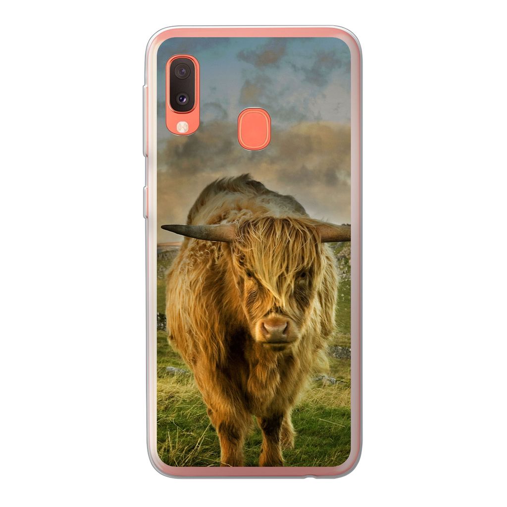 MuchoWow Handyhülle Schutzhülle Hülle für Samsung Galaxy A20e Schottischer Highlander - Gras - Berg Silikon Softcase Handy Hülle - Abdeckung