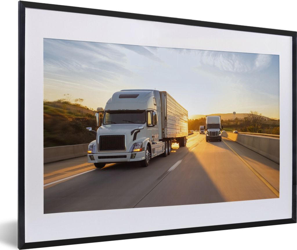 MuchoWow MuchoWow Gerahmtes Poster Zwei Lastwagen mit Sonnenuntergang 60x40 cm - Poster mit zchwarzem Bilderrahmen - Schlafzimmer - Plakat in R...