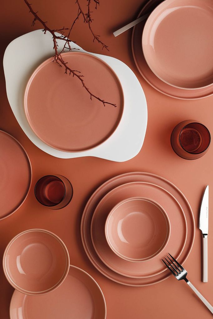 Hermia Concept, Hochwertiges 24-teiliges Dinner-Set aus 100% Porzellan, in zartem Rosa | 6 Servierplatten (25 cm), 6 Teller (21 cm), 6 Schalen (14 ...