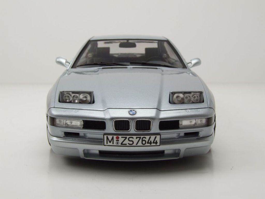 BMW 850 (E31) CSI silber - Modellauto 1:18 Solido Produktbild 8