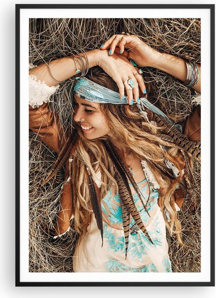 Gerahmtes Poster - Schwarzer Rahmen - Hippie Frau Gras - 70x100 cm - Wand Bild - Wanddeko - Wandbilder - Kunstposter - Wandposter - Bilderrahmen - ...