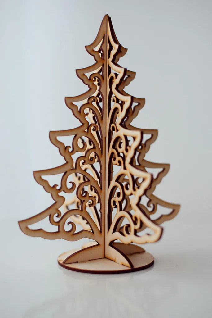 Sapin de Noël 3D ajouré 20 cm en contreplaqué - Finition bois naturel