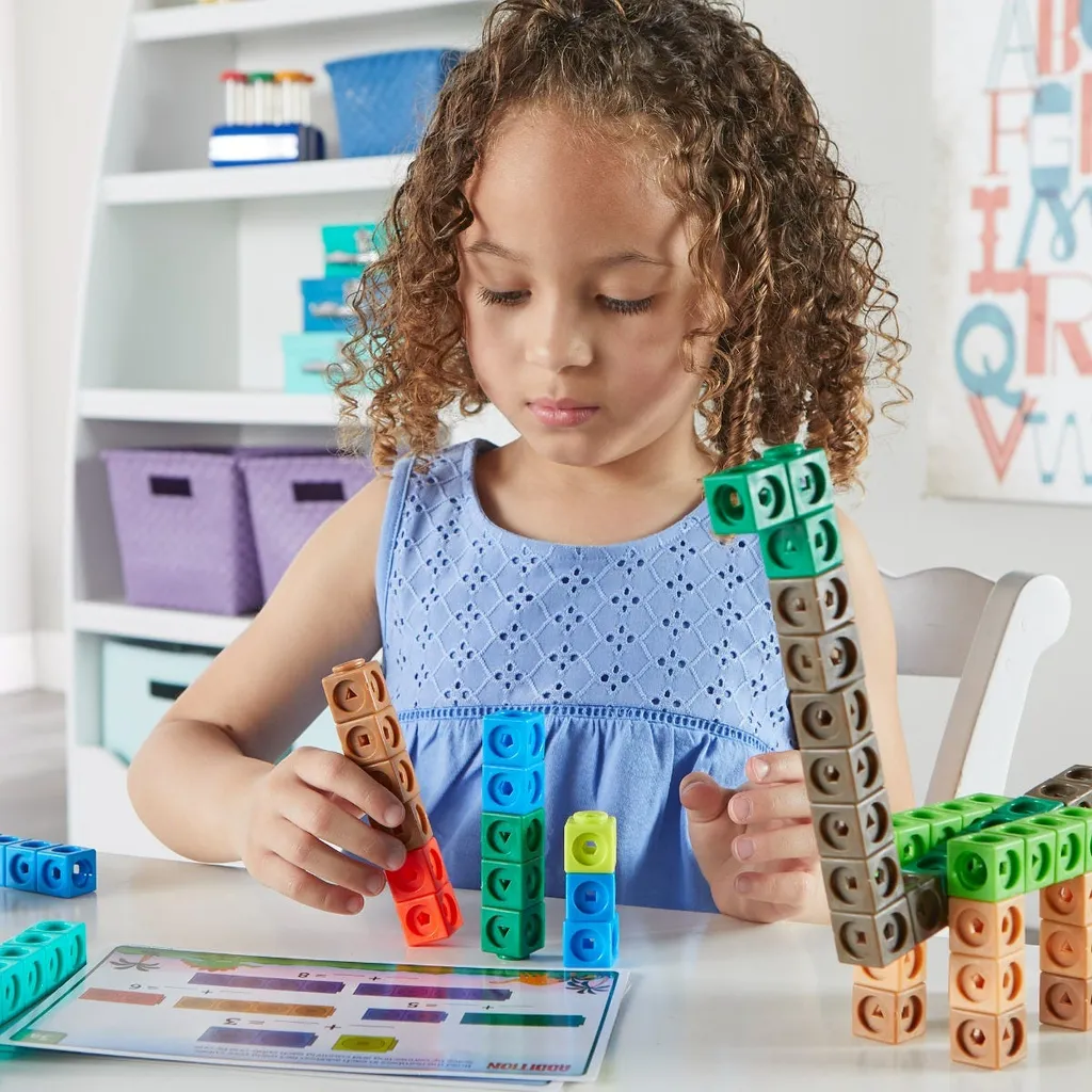 Apprendre à compter avec MathLink Cubes Dinosaures : kit pour enfants