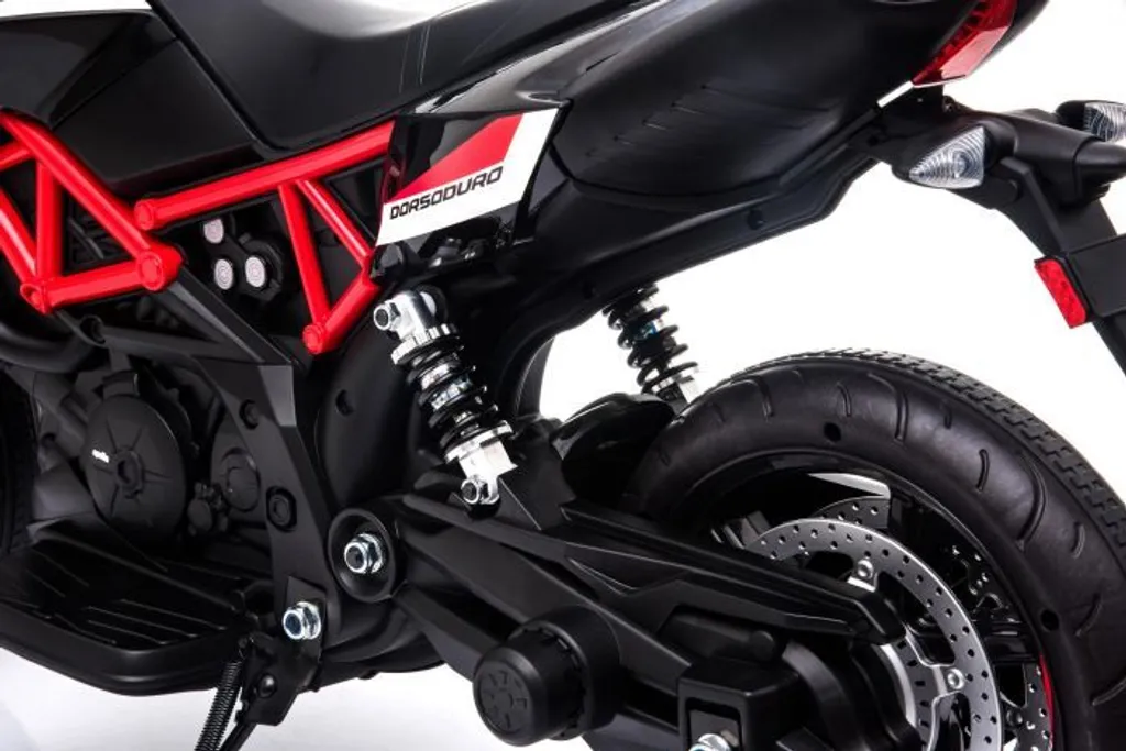 Moto Aprilia Dorsoduro 900 électrique 12V pour jeux plein air et jardin