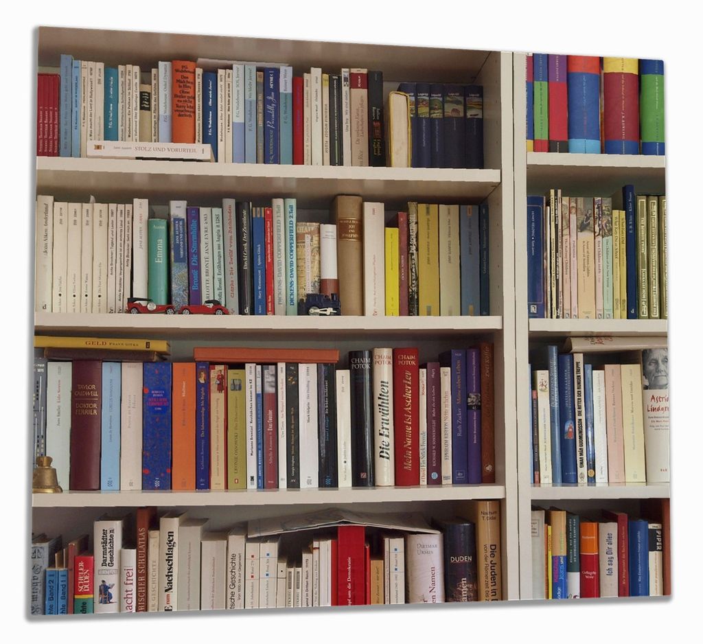 Wallario Herdabdeckplatte aus Glas, Größe 60 x 52 cm 1-teilig, Motiv Weißes Bücherregal mit unterschiedlichen Büchern