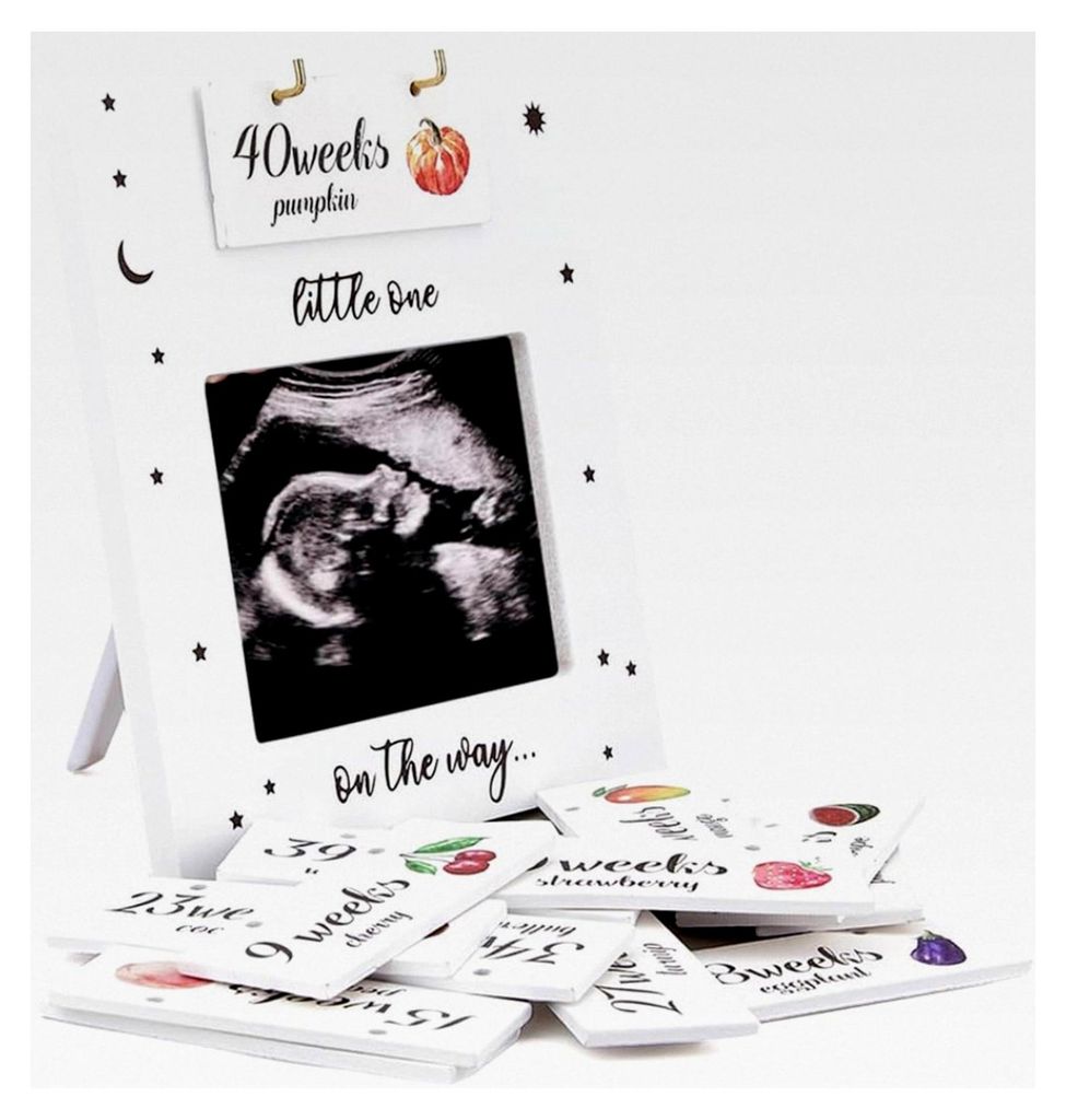1 Stück Ultraschall Bilderrahmen mit 17 Countdown-Karten in Weiß, eleganter Holzhalter für Schwangerschaftsankündigungen und Baby Shower Geschenke